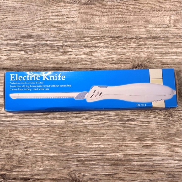 Source Unknown Electric Knife with Stainless Steel Blades - Blue and White - Picture 1 of 3